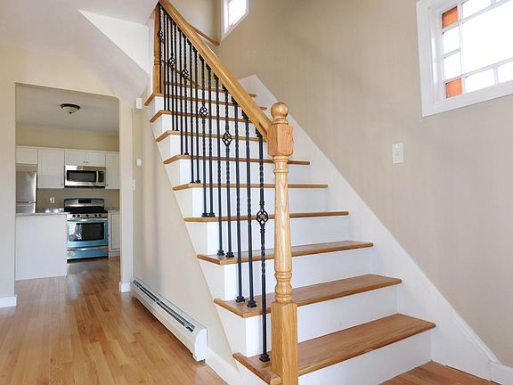 5th image of 126 Pleasant St