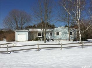 8 Sandys Ln, Remsenburg, NY 11960