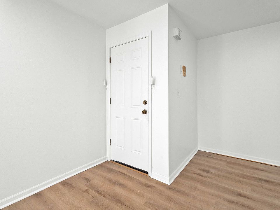 1st image of 38618 Meadowdale St #7