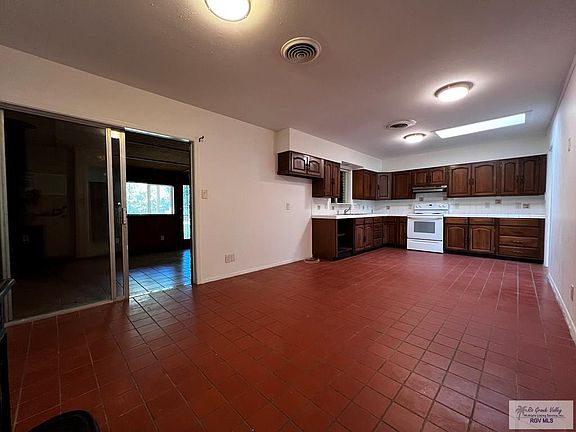 5th image of 117 Sally Ln