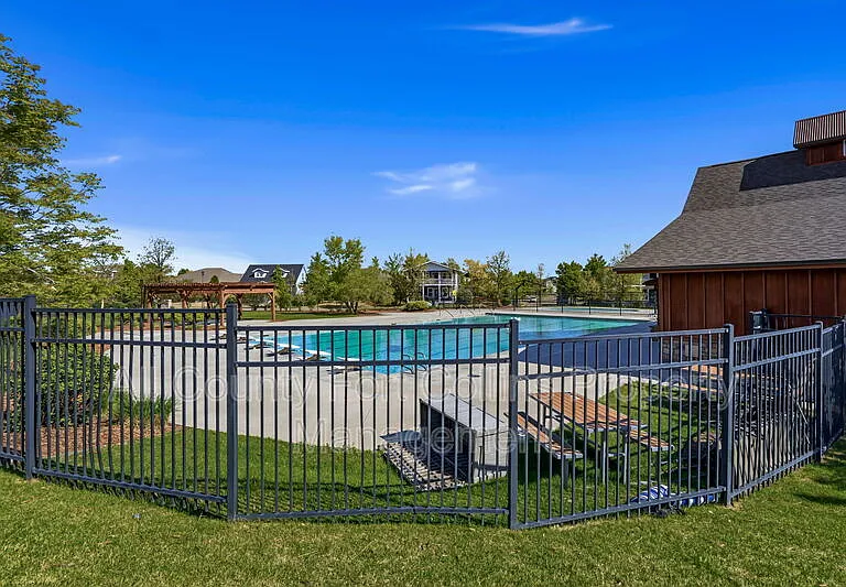 2333 Windrow Dr — Photo 25