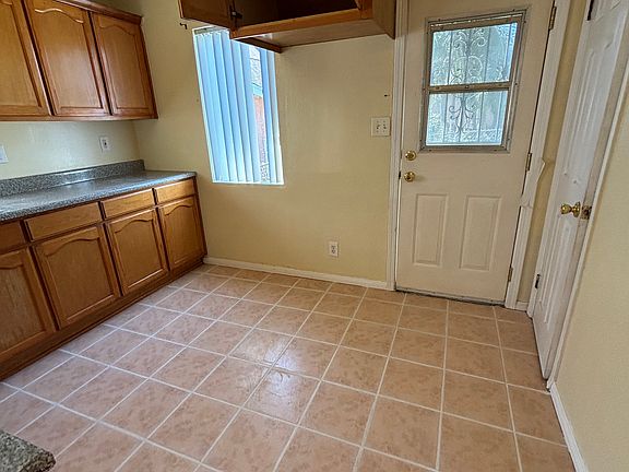 3rd image of 6617 Purdy Ave