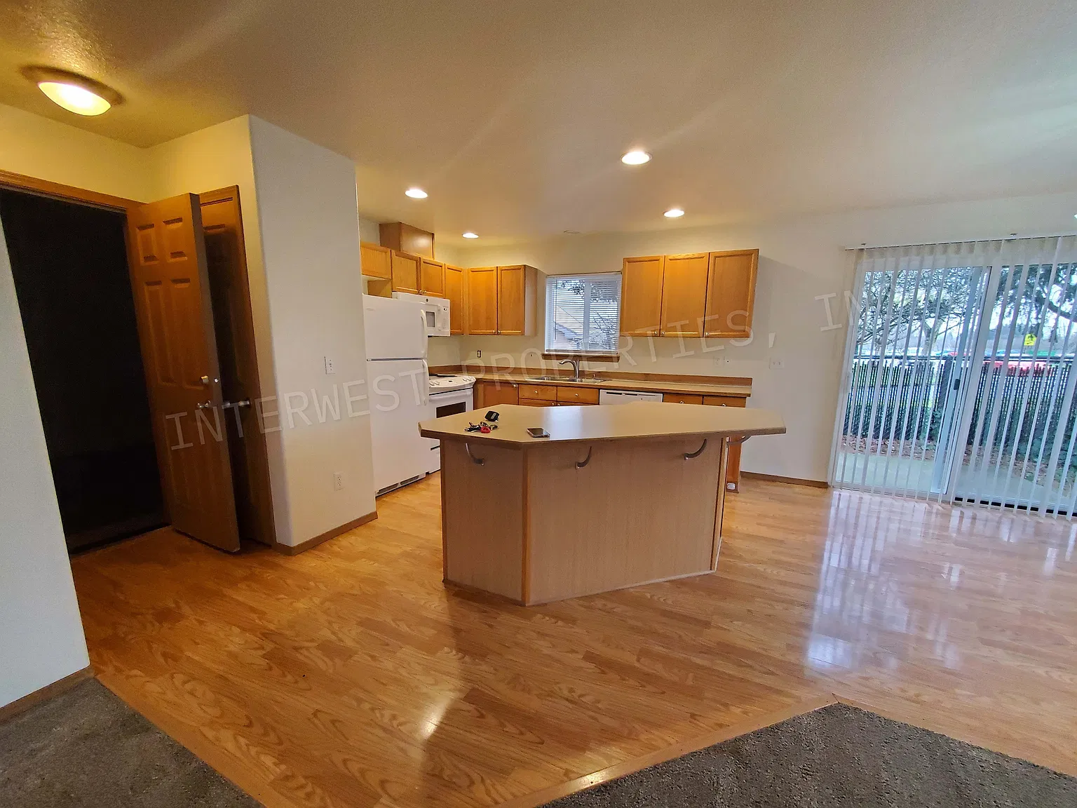 3 bed, 2.5 bath, 1820 sqft, $2,495 — Photo 3