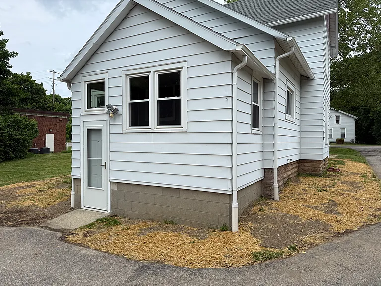 6696 Madison Rd — Photo 2