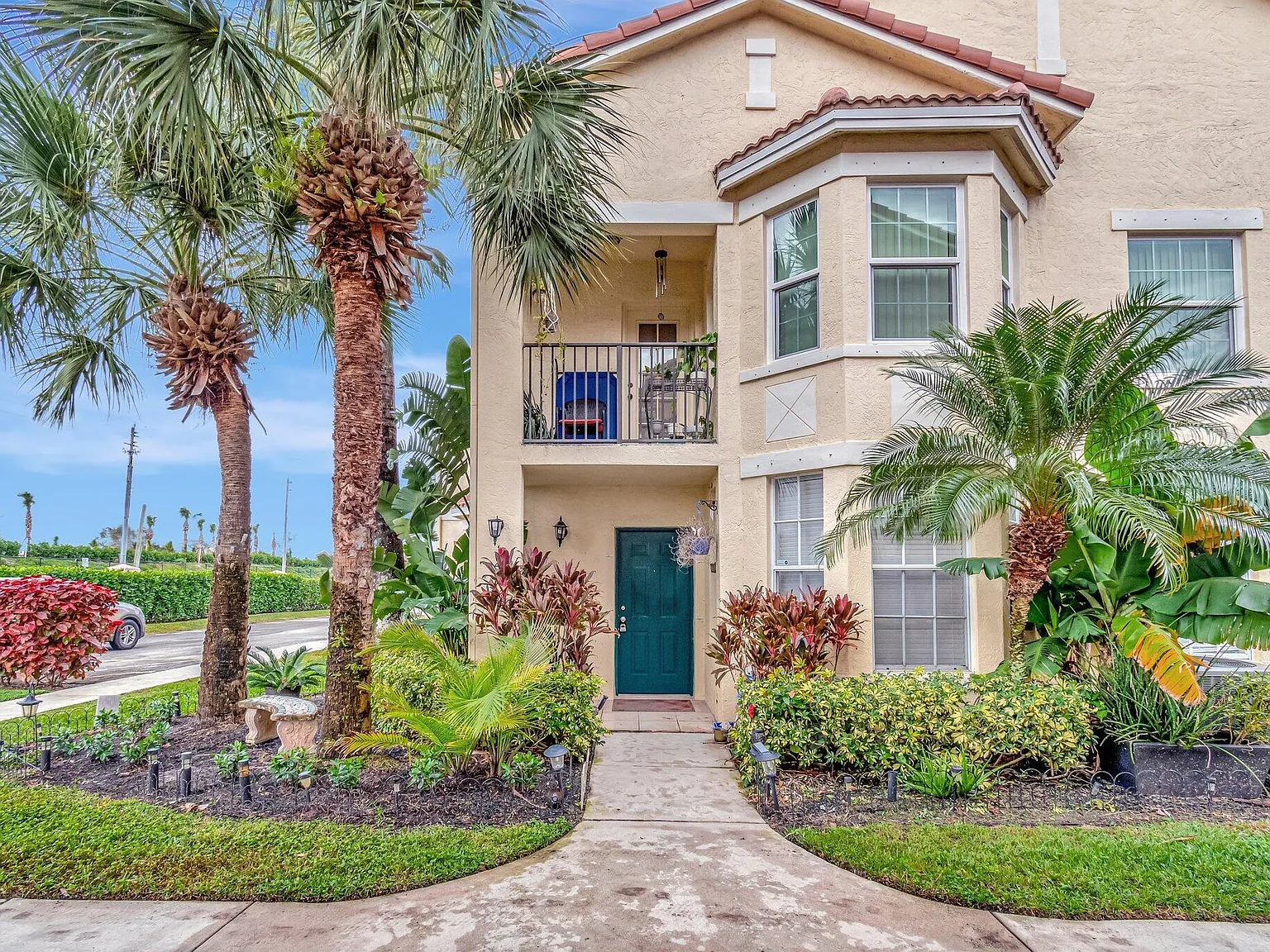 2 bed, 2.0 bath, 1304 sqft, $3,600 — Photo 3