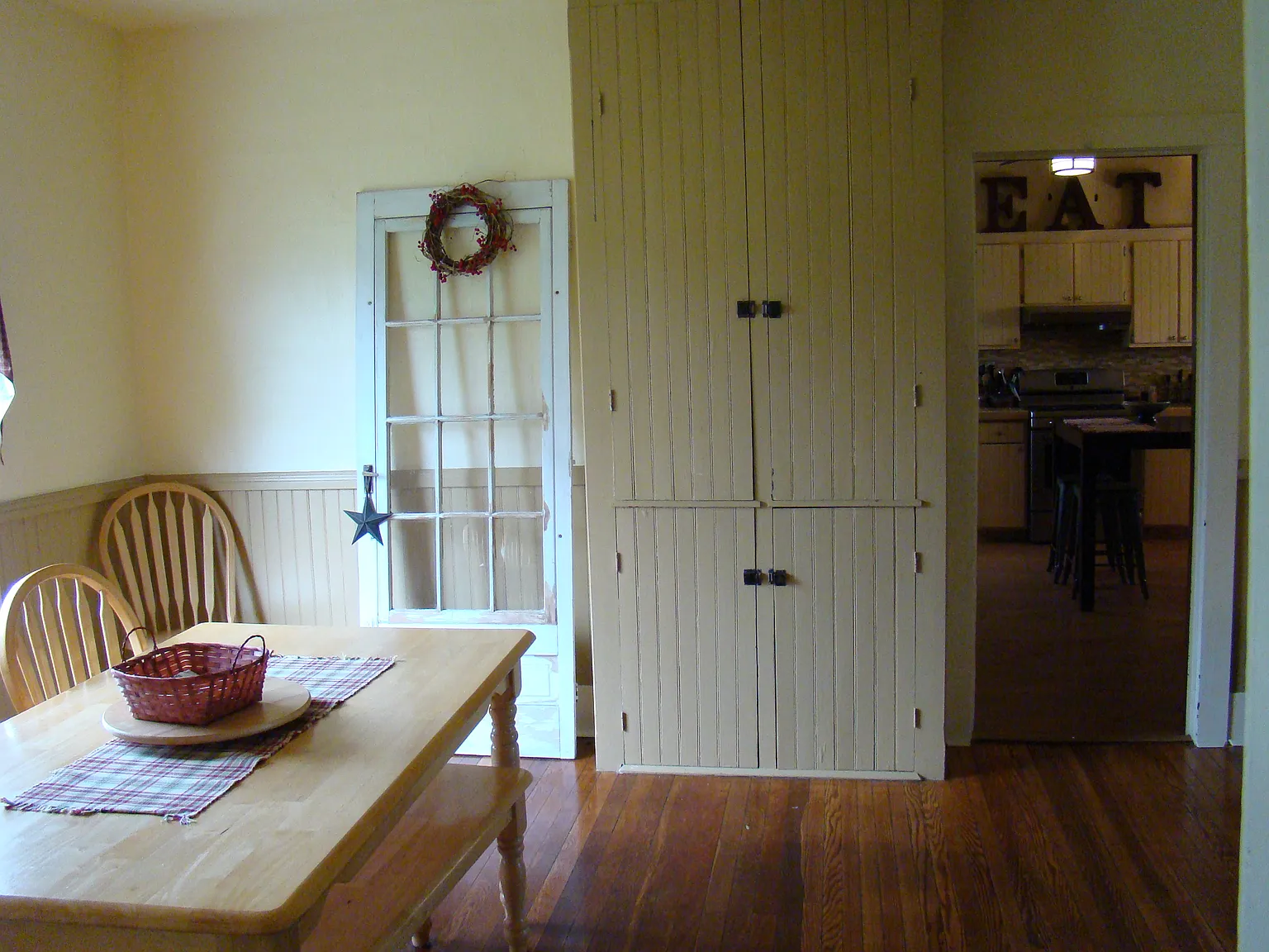 4 bed, 2700 sqft, $3,200 — Photo 4