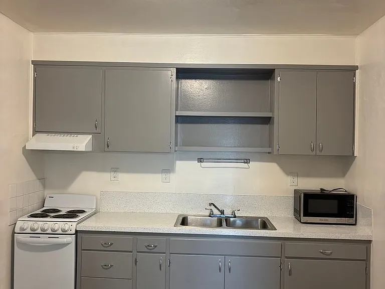 Terrace Arms Apartments — Photo 38