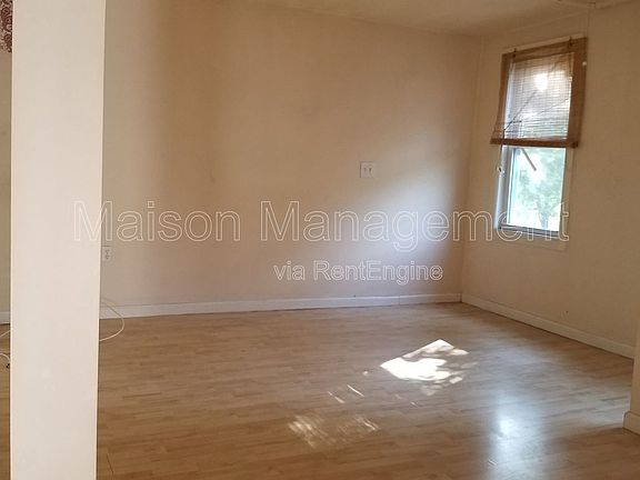 5th image of 486 Goodman St S