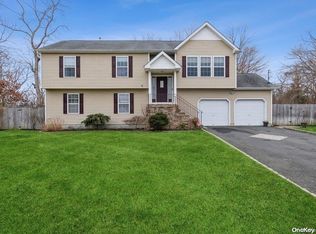 2492 Pond Rd, Ronkonkoma, NY 11779