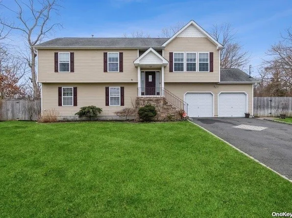 2492 Pond Road, Ronkonkoma, NY 11779