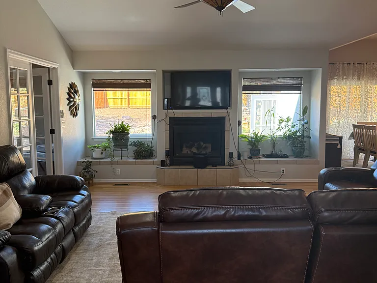 Oak Leaf Ct — Photo 3