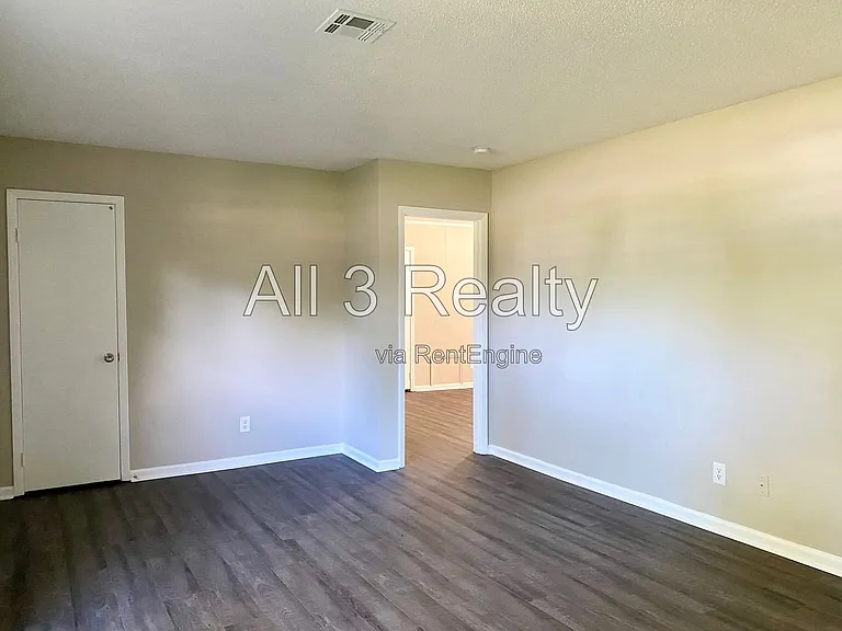 306 Oakwild Dr — Photo 6