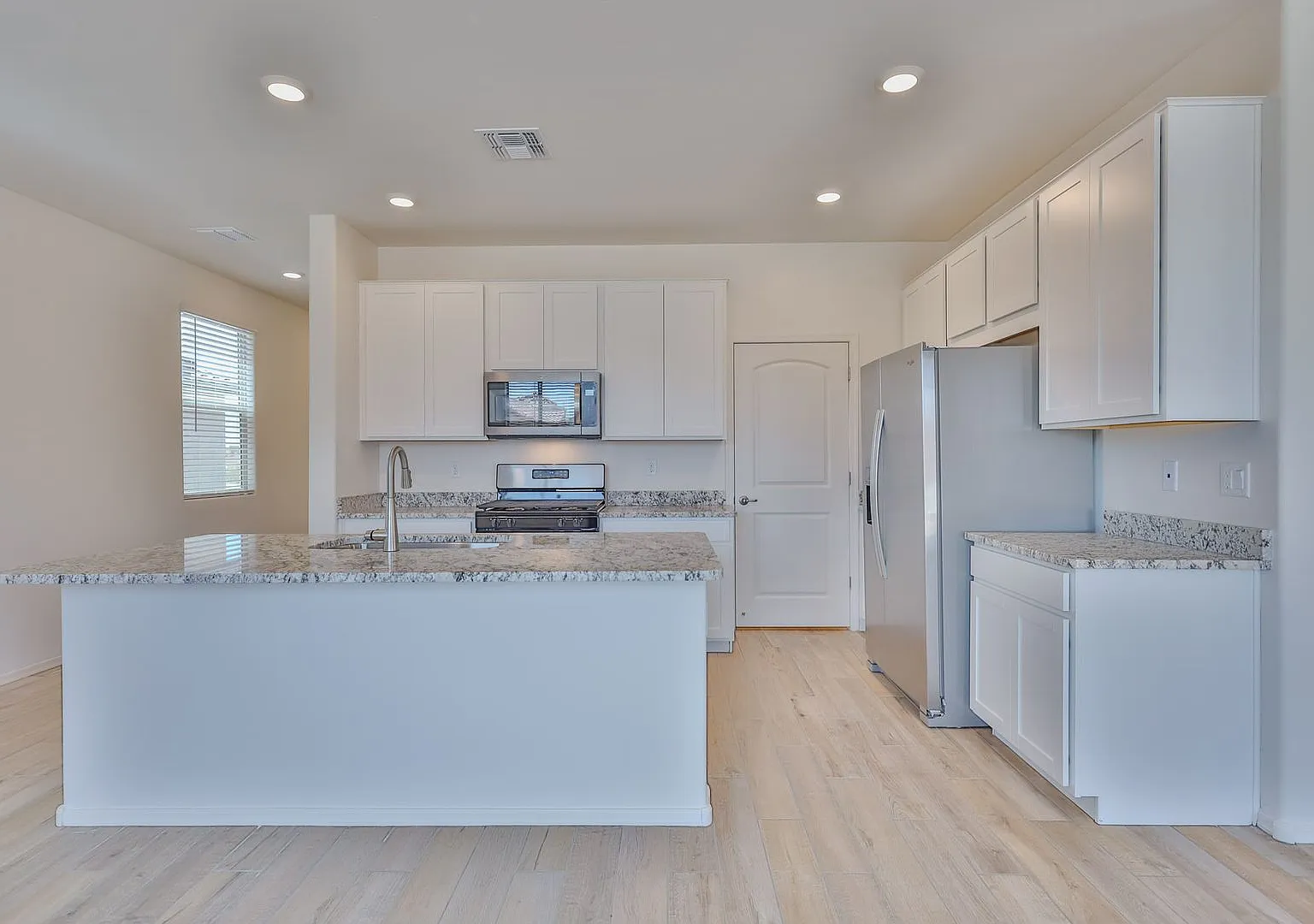 3 Bedroom, 2.5 Bath New Build Home — Photo 3