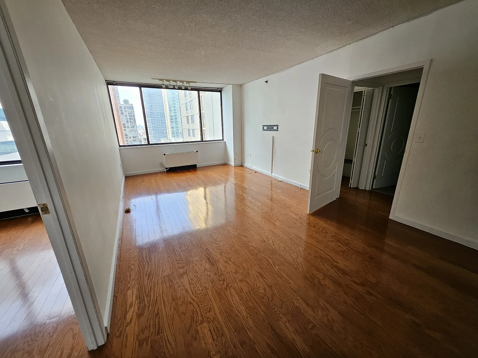 2 bed, 1030 sqft, $3,800 — Photo 1