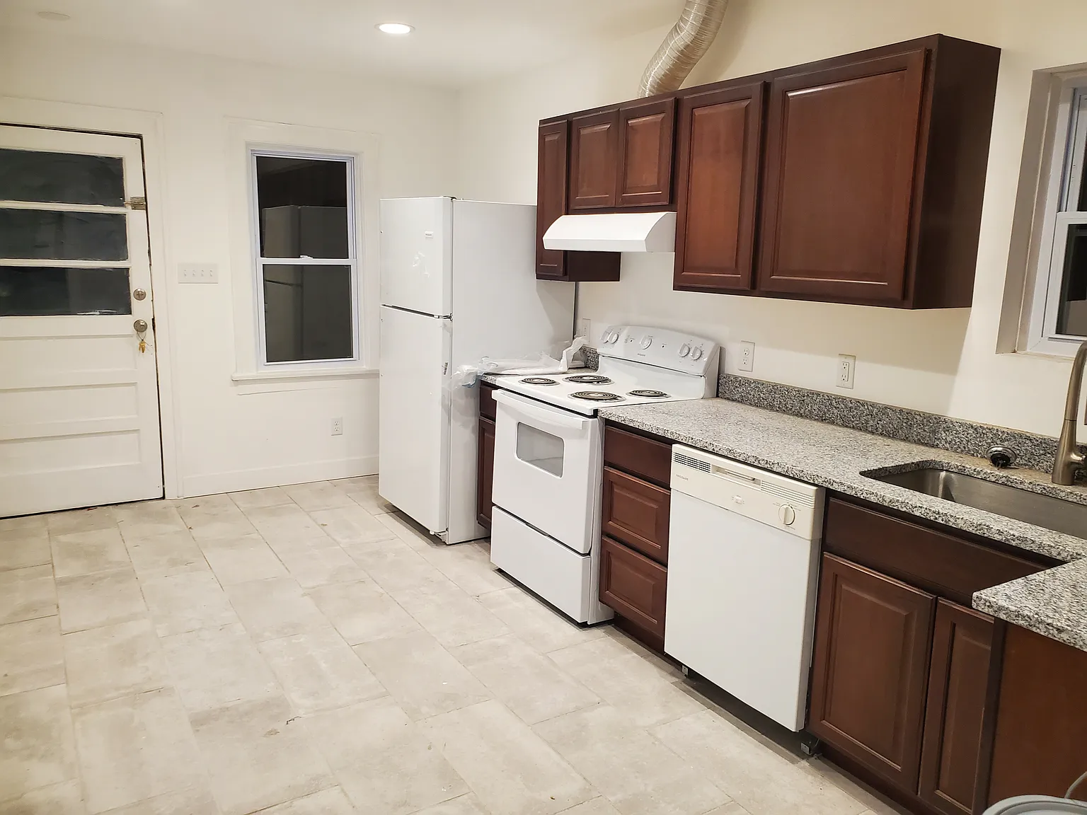 3 bed, 1347 sqft, $1,895 — Photo 4