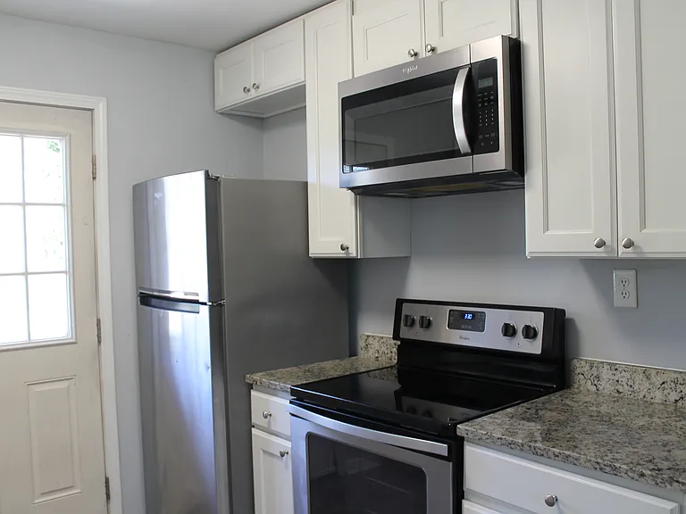 1419 Filbert St — Photo 7