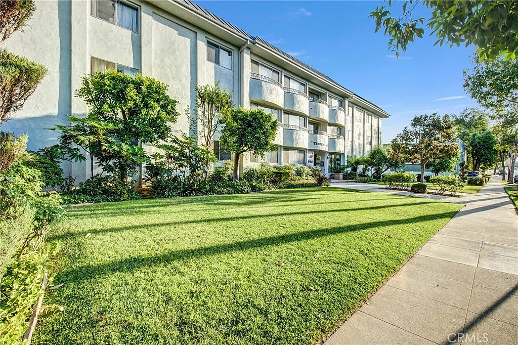 1 bed, 1039 sqft, $3,500 — Photo 3