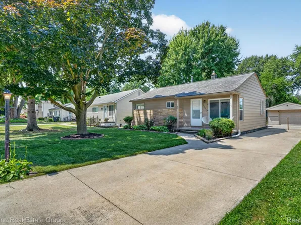15101 Sunbury St, Livonia, MI 48154
