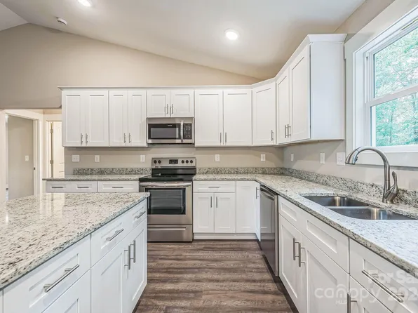 2502 Maplewood Dr, Gastonia, NC 28052