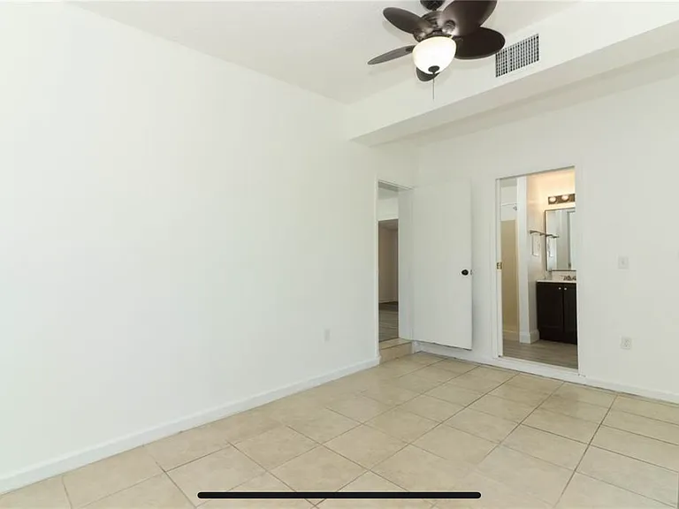 707 N Solandra Dr — Photo 2