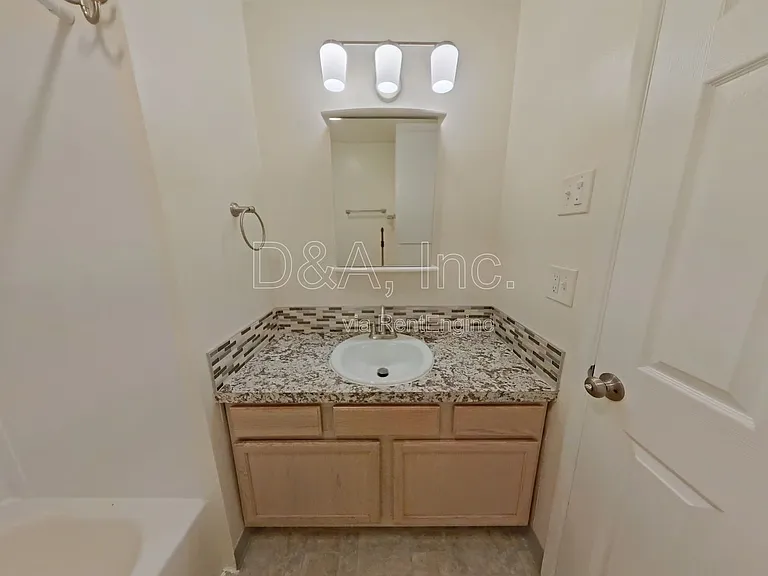 140 NE Conifer Blvd #8 — Photo 9