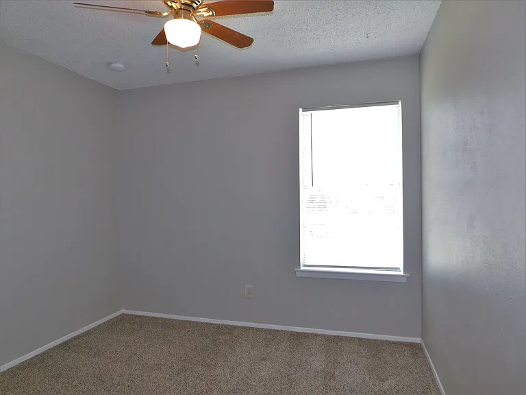 1401 Noble St — Photo 18