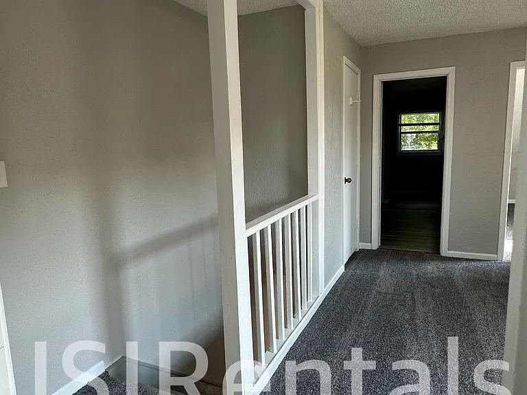 1212 E 5th St — Photo 4