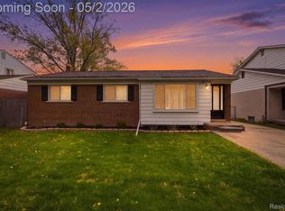 19704 Parkside St, Saint Clair Shores, MI 48080