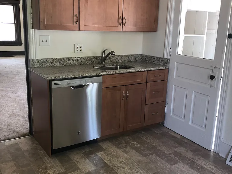 607 Bridge St — Photo 6