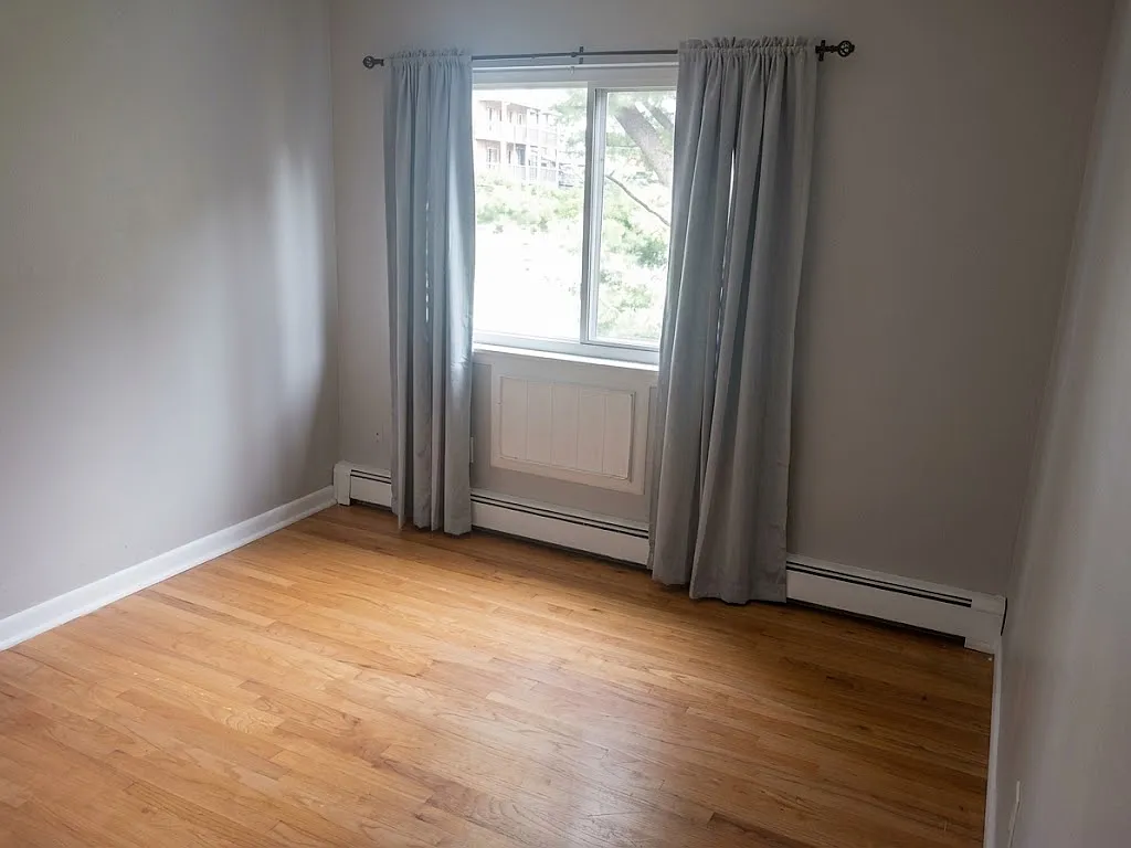 1 bed, $1,300 — Photo 4