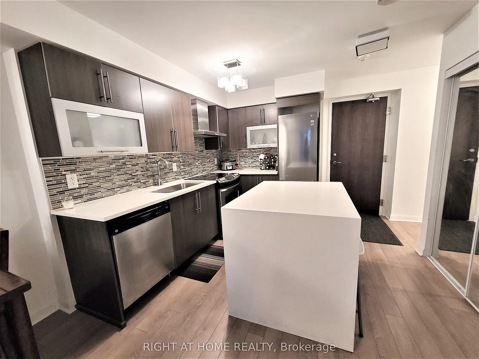 1 Michael Power Pl — Photo 2