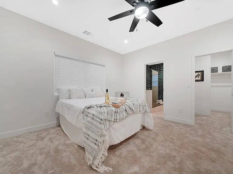 213 Peek St — Photo 4