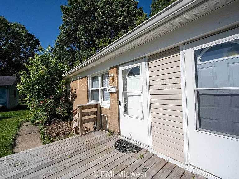 3146 Asbury St — Photo 2