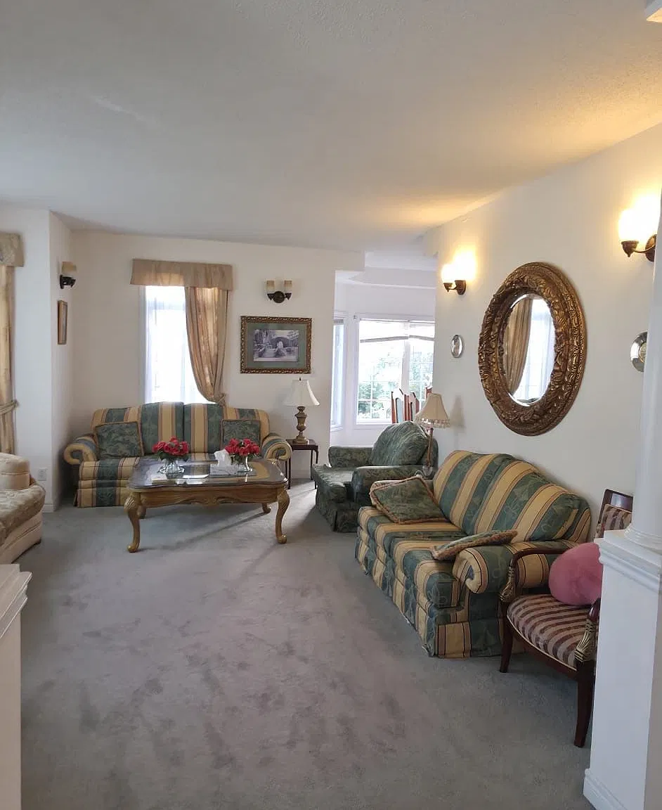 4 bed, $4,000 — Photo 1