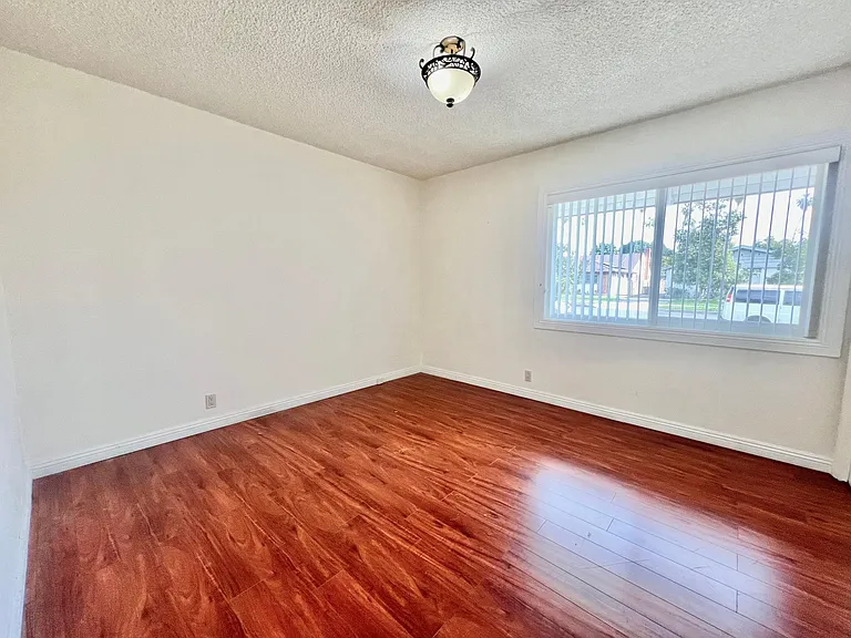 6725 Lennox Ave — Photo 36