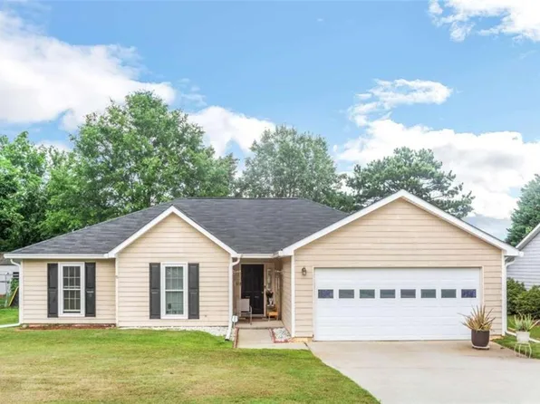 1422 Oak Knoll Dr NE, Conyers, GA 30012