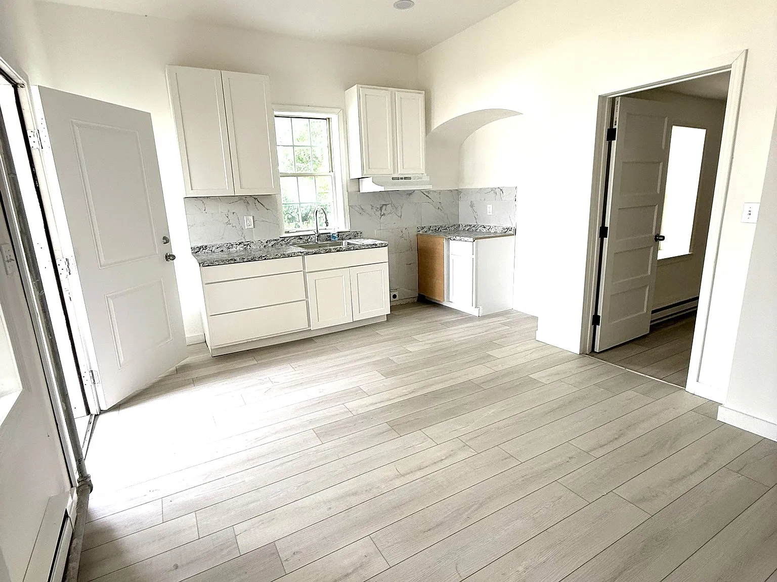 3 bed, $1,300 — Photo 2