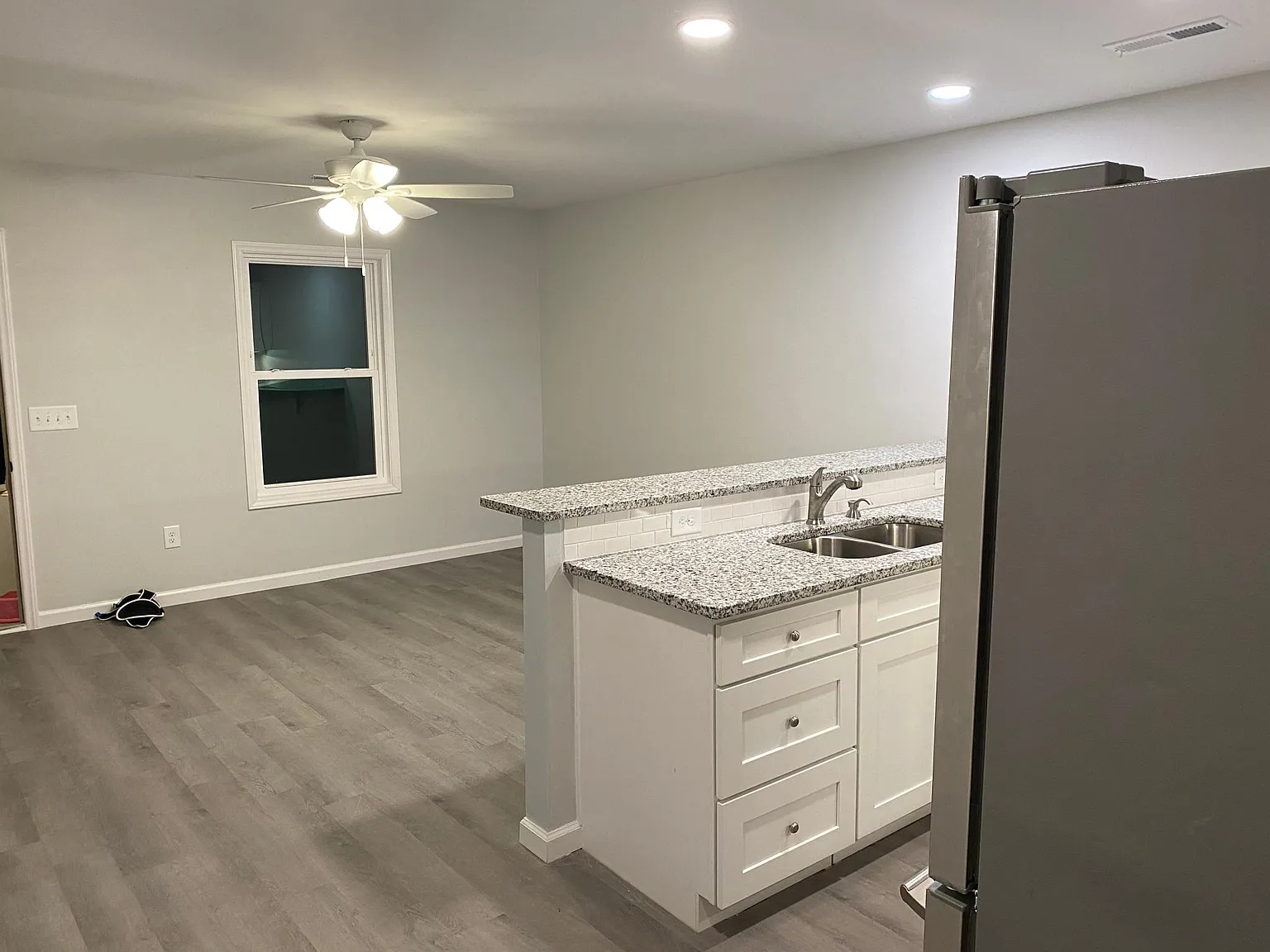 906 E McBee St — Photo 3