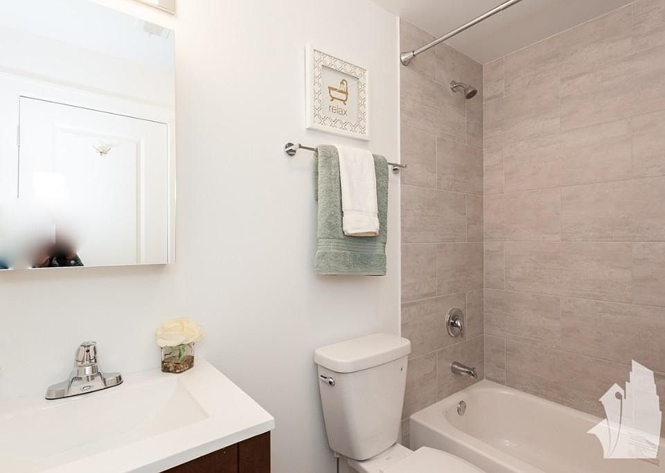 1st image of 4058 N Milwaukee Ave #2
