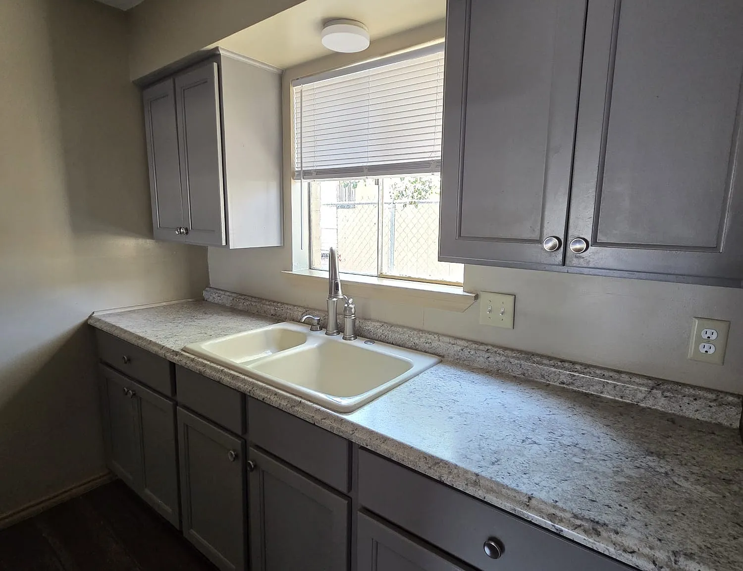 2 bed, 800 sqft, $875 — Photo 3