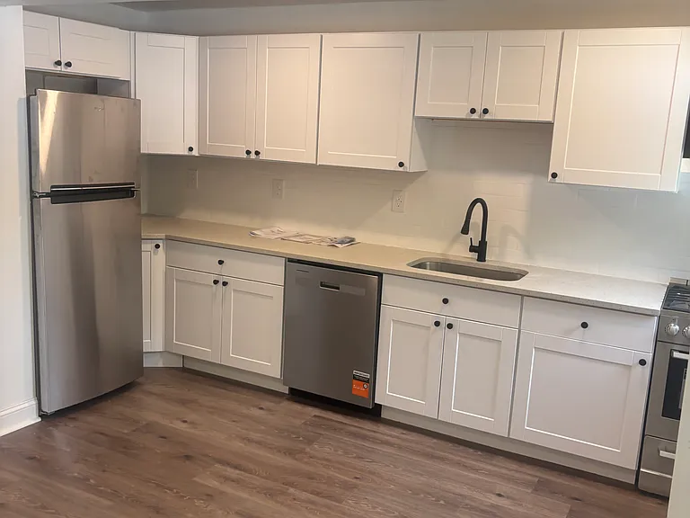 311 Austin Dr — Photo 2
