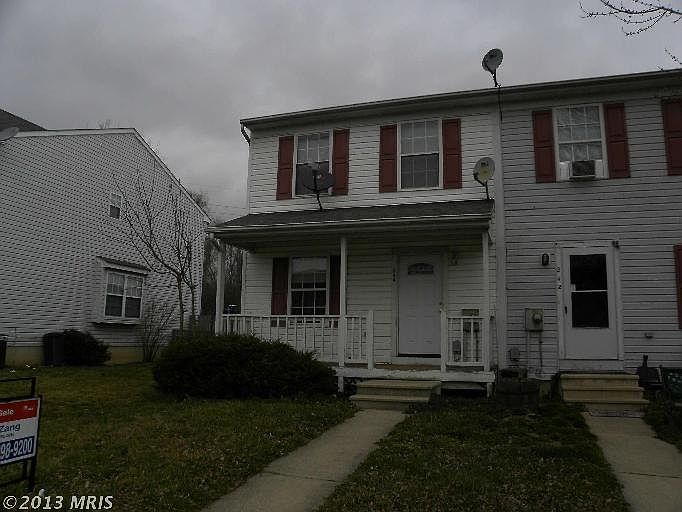 2nd image of 244 Douglas St