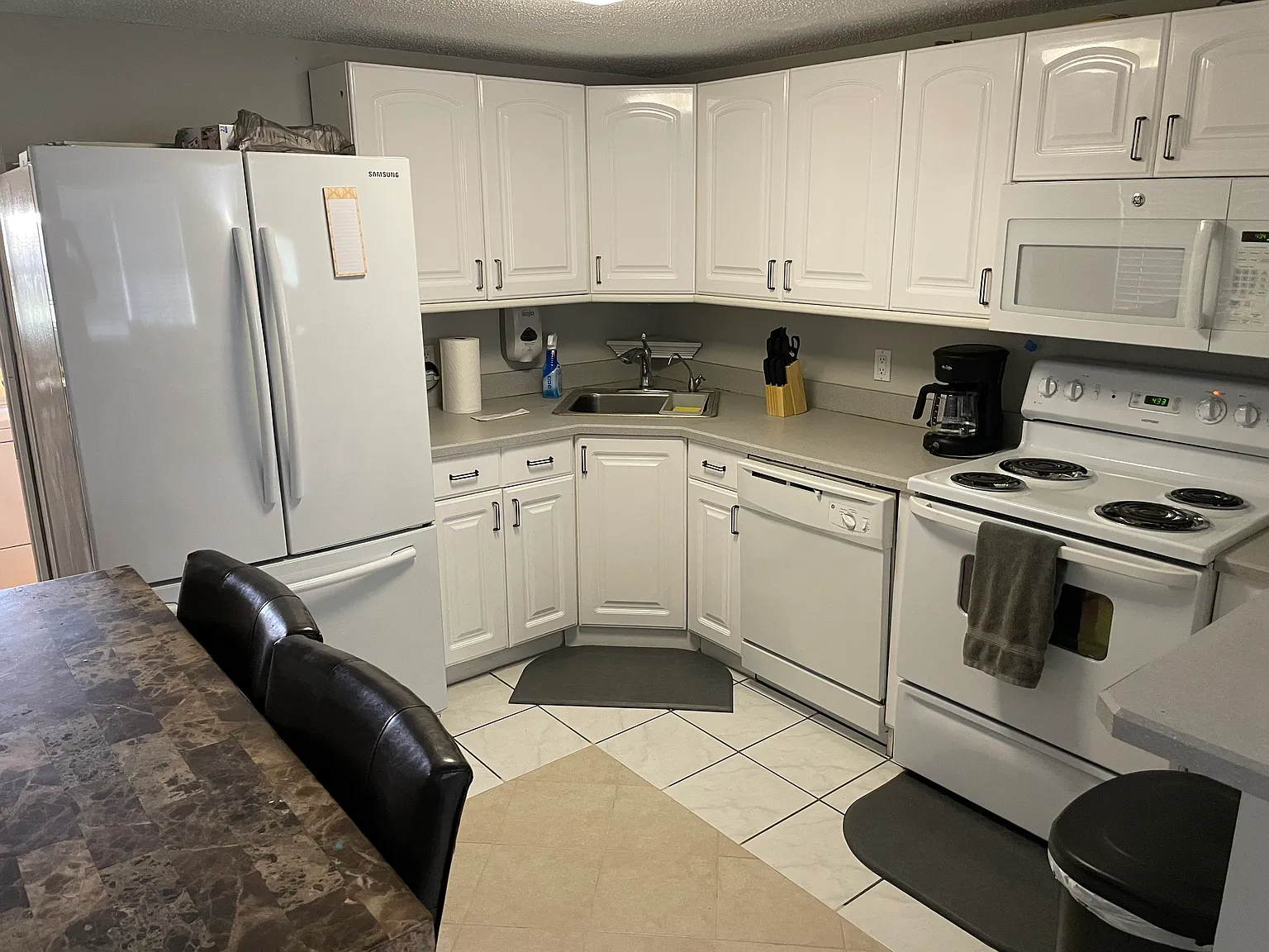 2 bed, 832 sqft, $1,600 — Photo 3