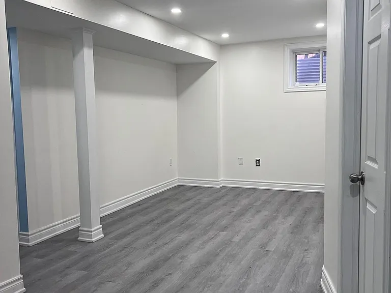 1074 Orenda St #BASEMENT — Photo 4