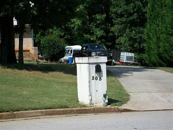5th image of 305 Cane Creek Dr