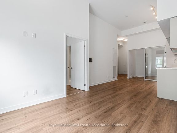 5th image of 405 Dundas St W #114