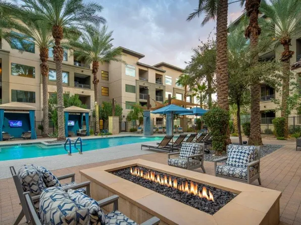 Avant at Fashion Center