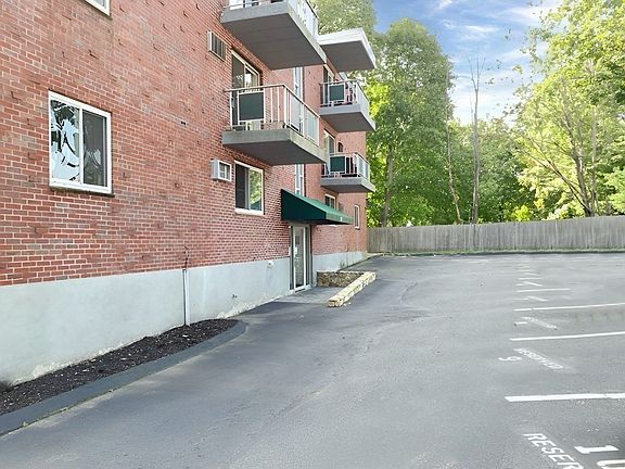 4th image of 287 Commercial St APT 23