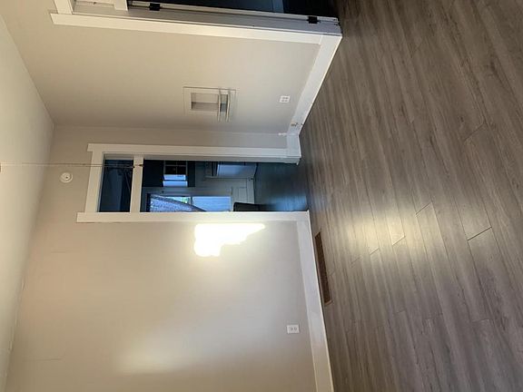 4th image of 119 N Walnut St