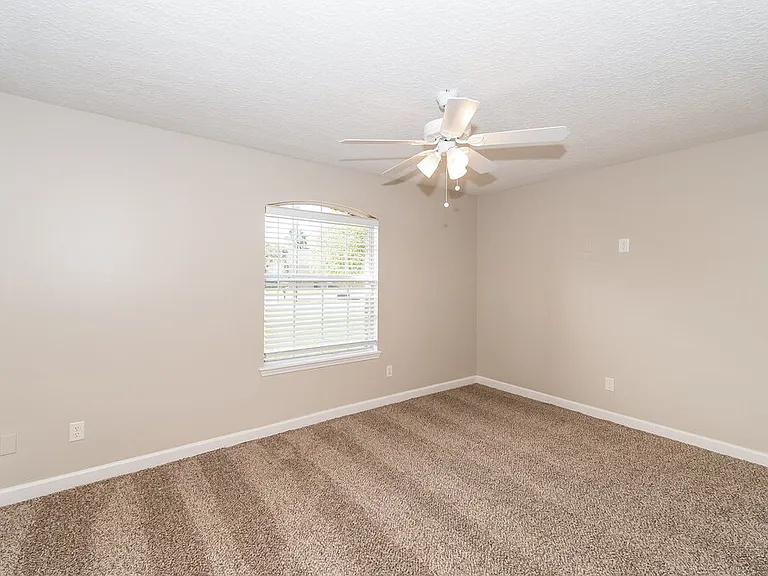 299 Thornbrook Ct — Photo 10